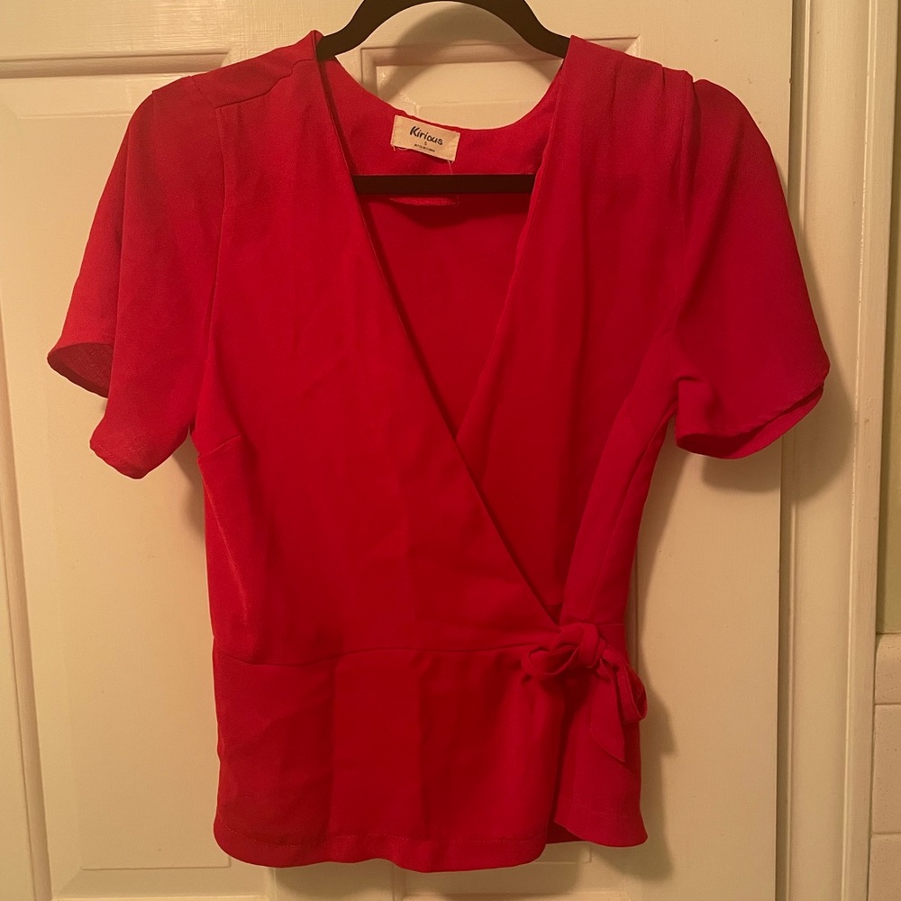 Red shirt. Tie front. V neck.
